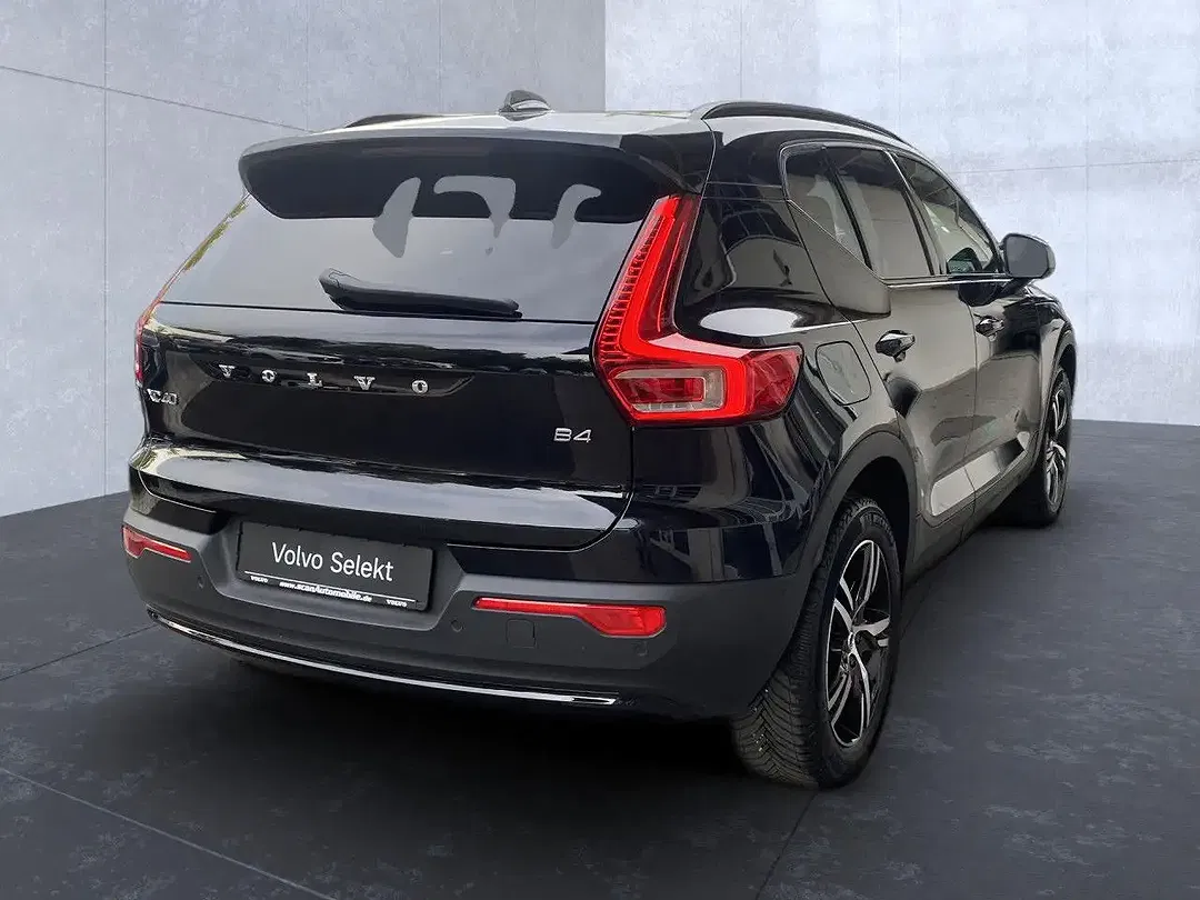 Volvo XC40 Plus Dark - Thumbnail 3