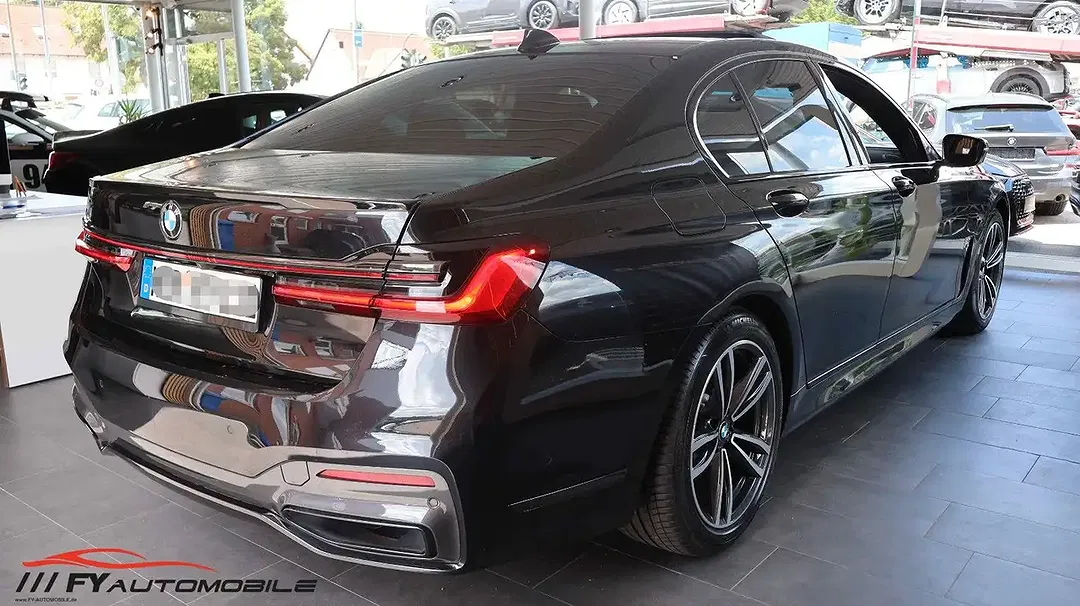 BMW 730 xDrive M Sport - Thumbnail 3