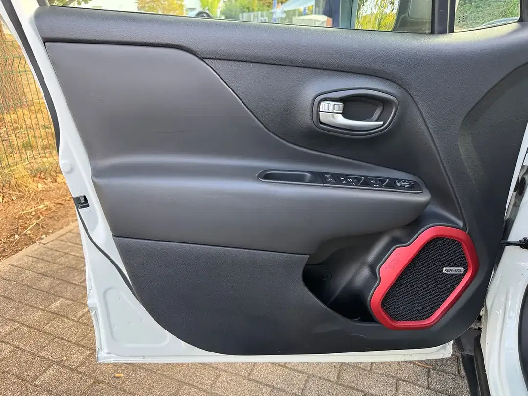 Jeep Renegade PHEV 4xe Trailhawk - Thumbnail 13
