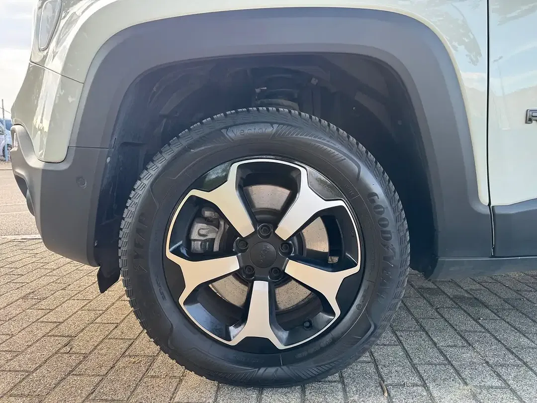Jeep Renegade PHEV 4xe Trailhawk - Thumbnail 9