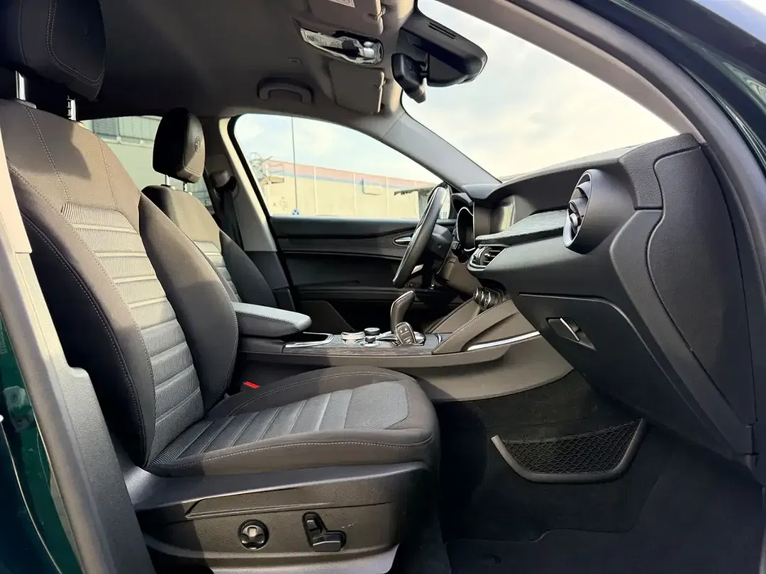 Alfa Romeo Stelvio Q4 Business - Thumbnail 11