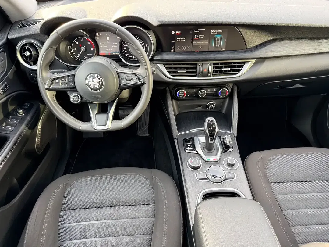 Alfa Romeo Stelvio Q4 Business - Thumbnail 14
