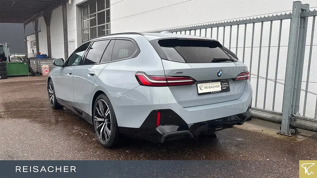 BMW 520 xDrive M Sport - Thumbnail 2