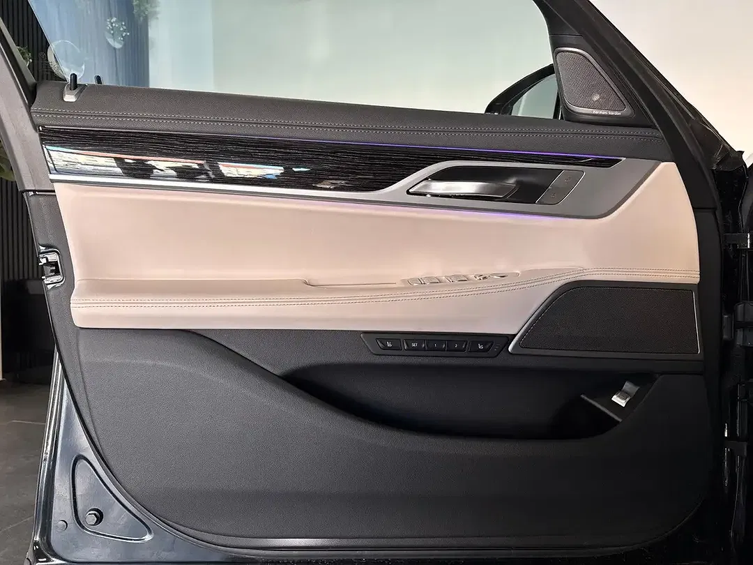 BMW 740 xDrive - Thumbnail 11