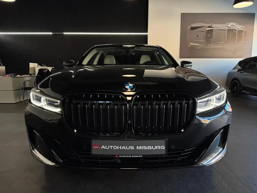 BMW 740 xDrive - Thumbnail 2