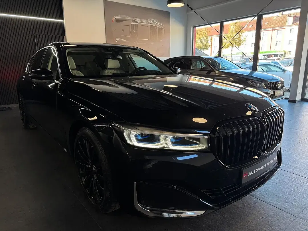 BMW 740 xDrive - Thumbnail 3