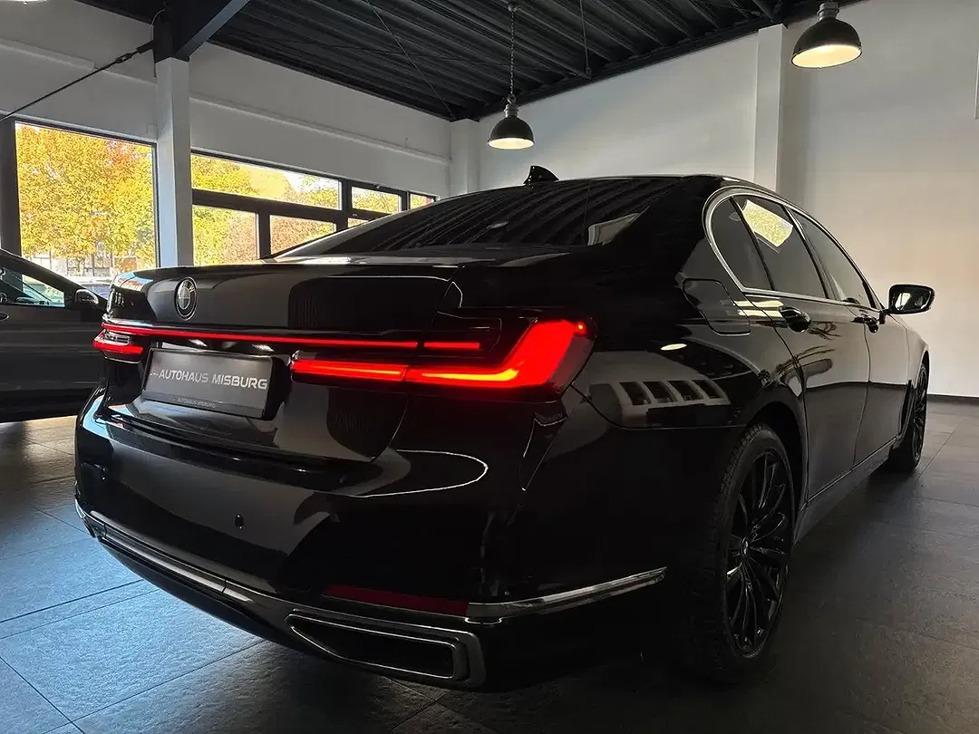 BMW 740 xDrive - Thumbnail 5