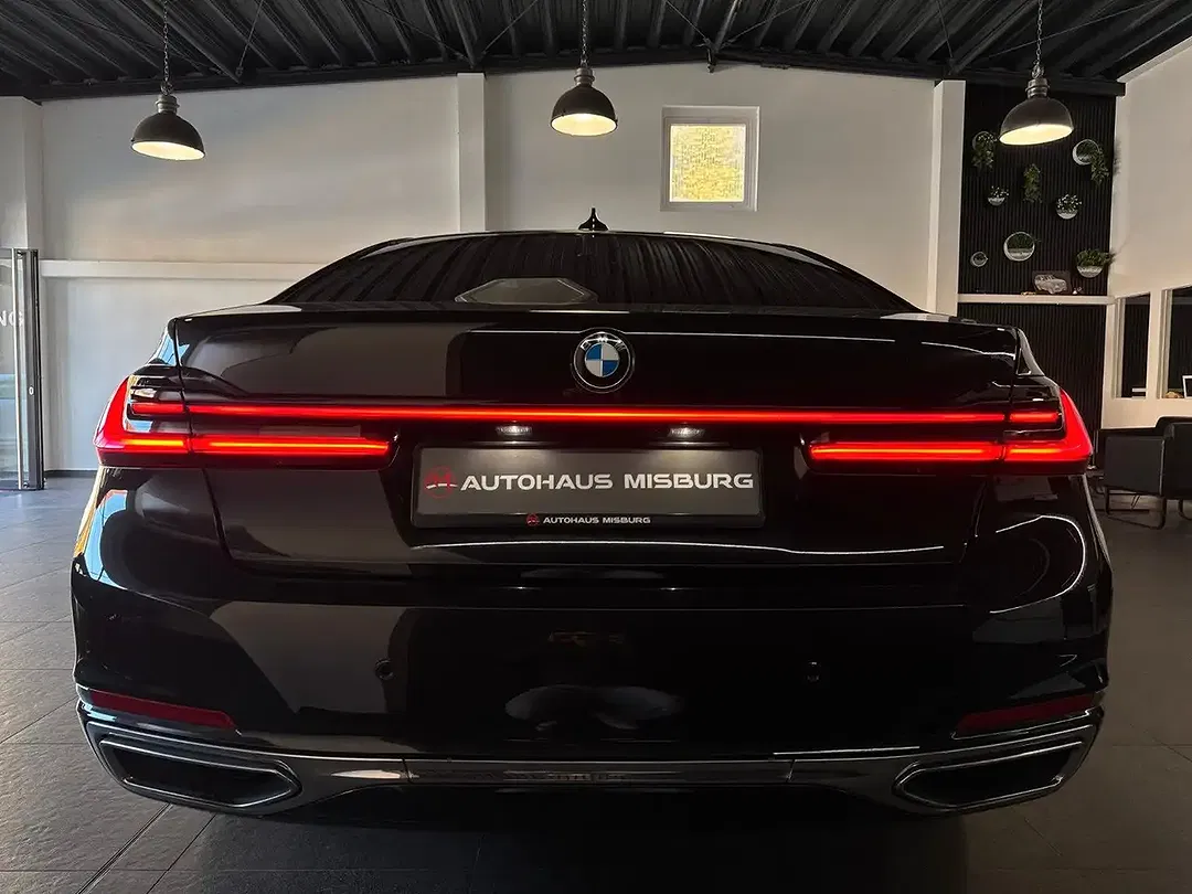 BMW 740 xDrive - Thumbnail 6