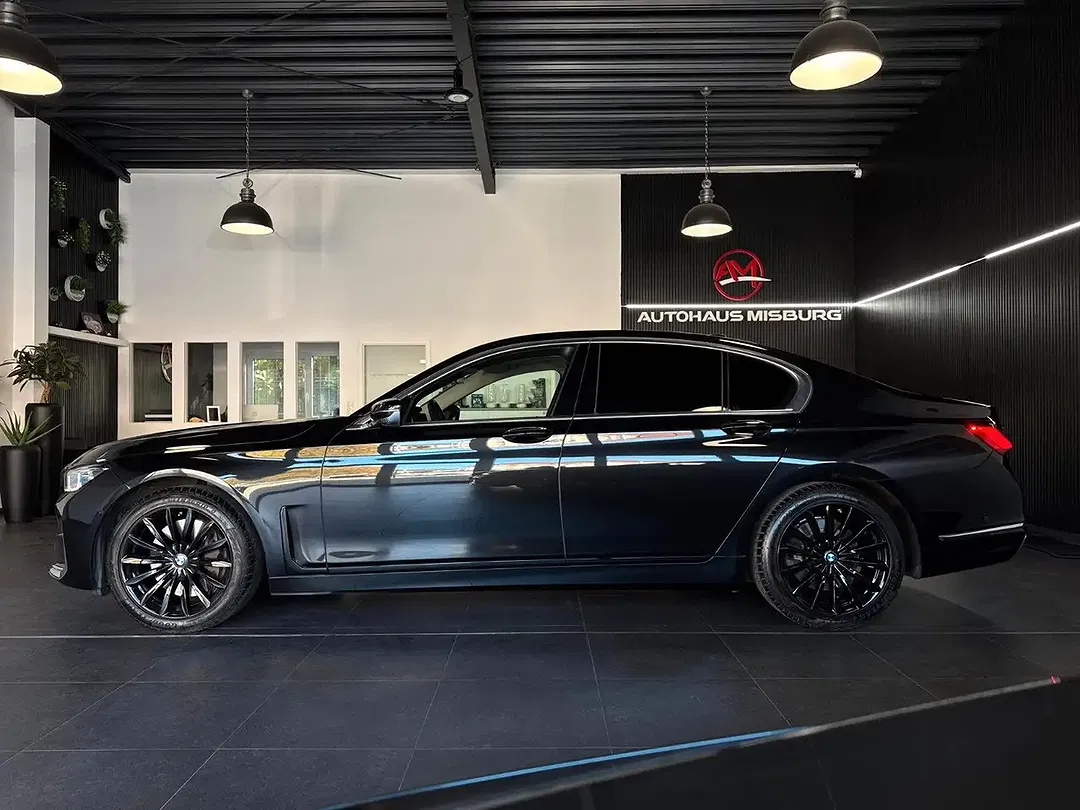 BMW 740 xDrive - Thumbnail 8