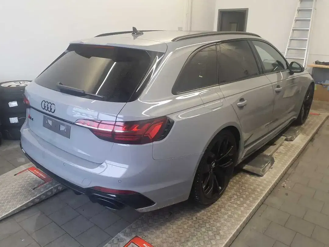Audi RS4 Avant - Thumbnail 4