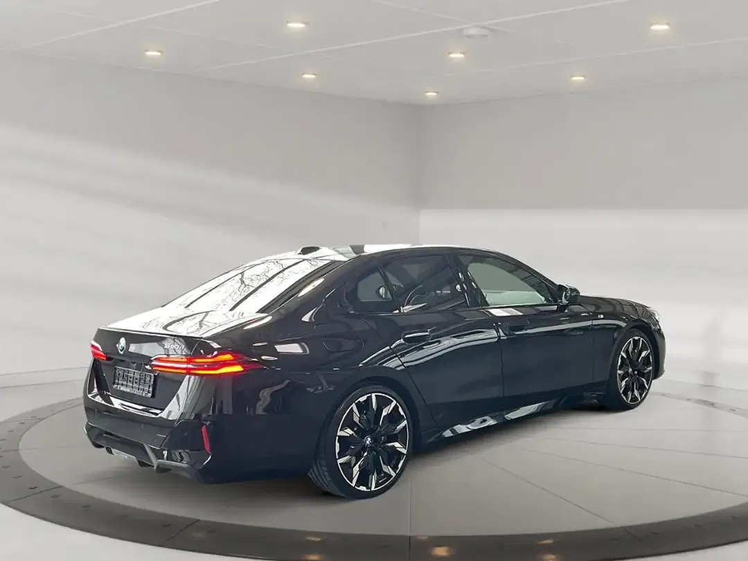 BMW 520 M Sport - Thumbnail 2