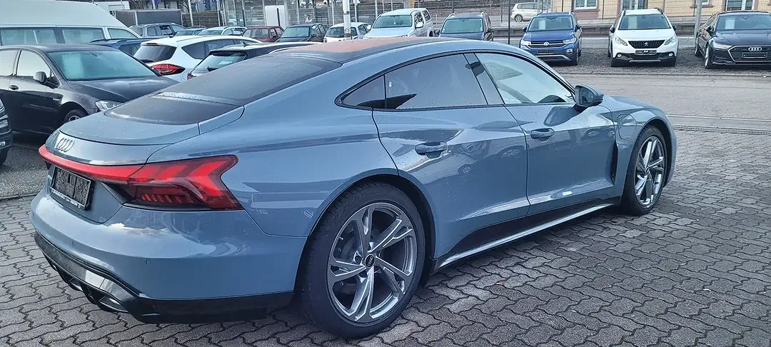 Audi e-tron GT quattro Base - Thumbnail 3