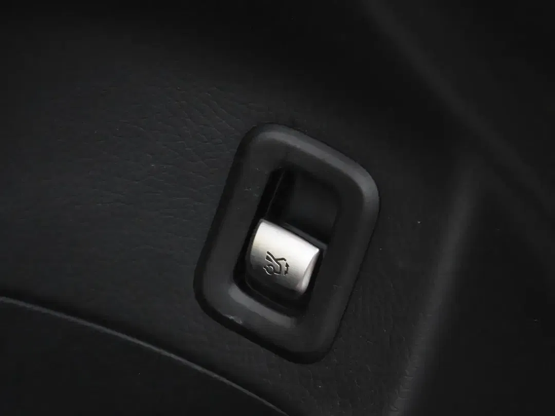 Mercedes-Benz EQC 400 4MATIC - Thumbnail 12