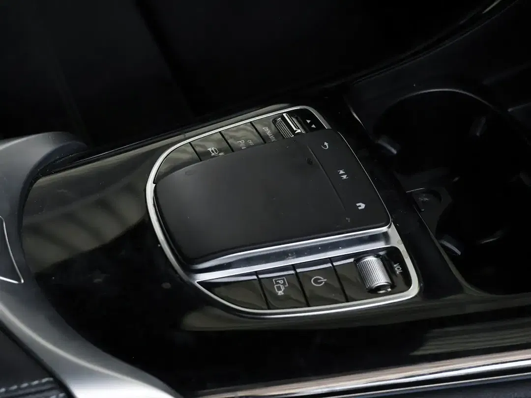 Mercedes-Benz EQC 400 4MATIC - Thumbnail 6