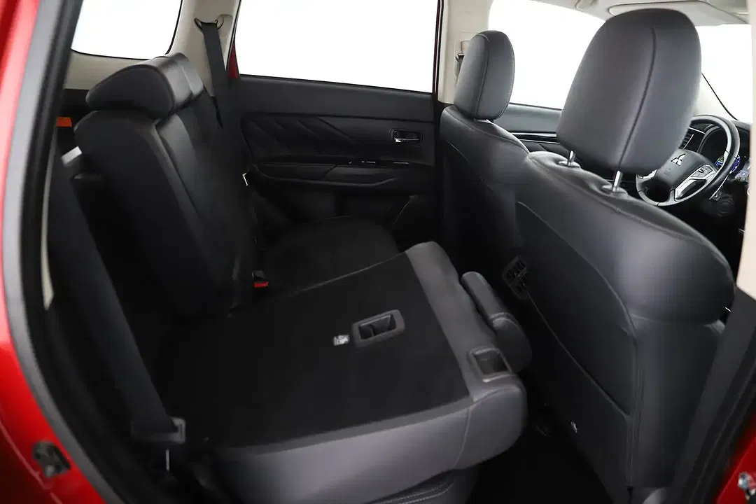 Mitsubishi Outlander PHEV 4WD Intense - Thumbnail 12