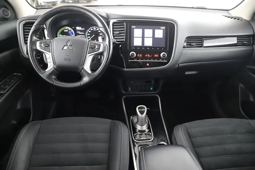 Mitsubishi Outlander PHEV 4WD Intense - Thumbnail 4