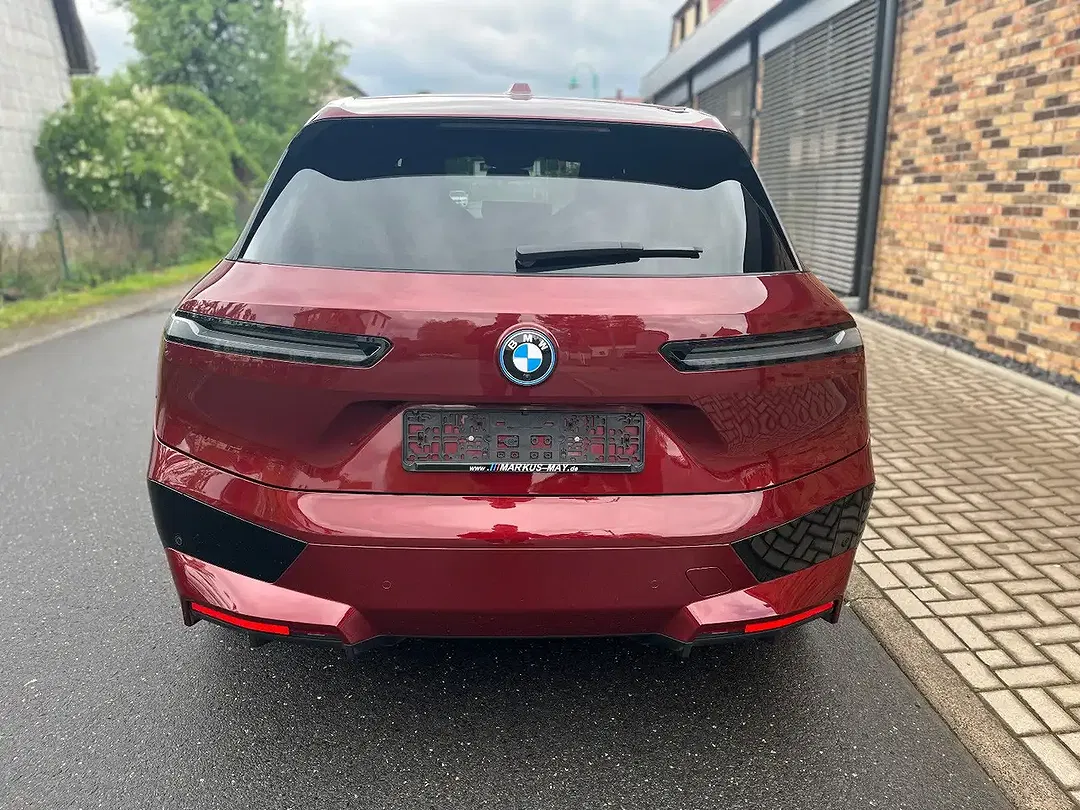 BMW iX xDrive Sport - Thumbnail 3