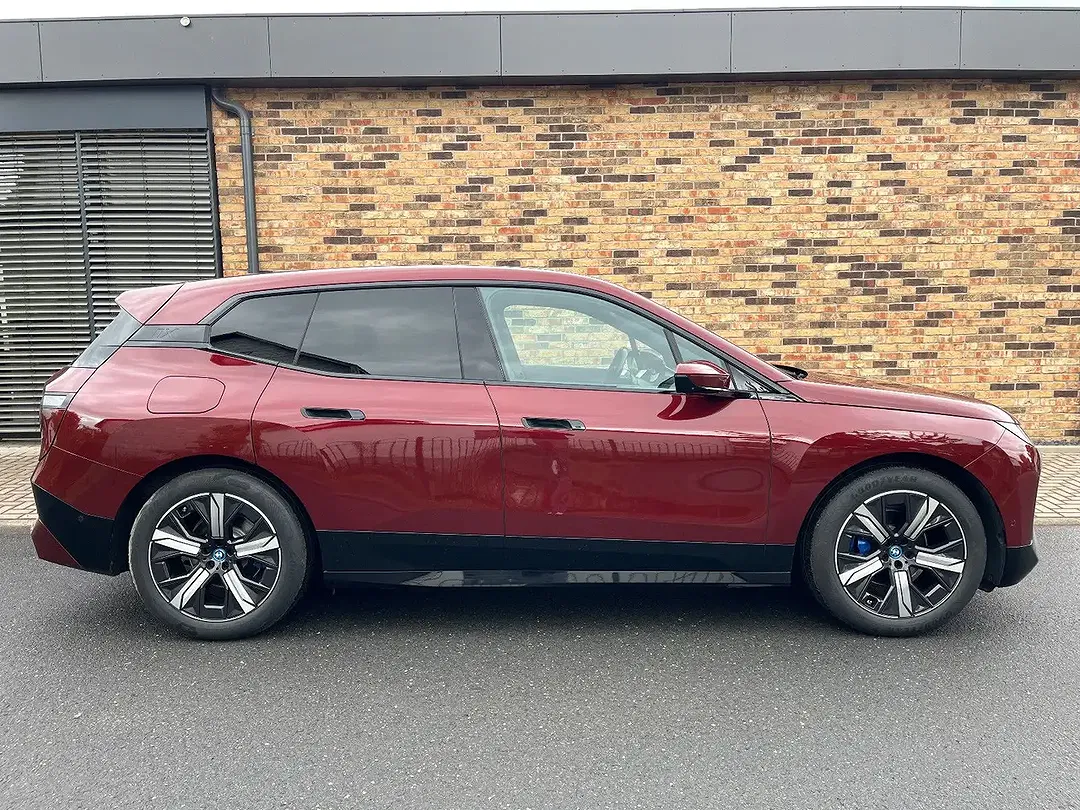BMW iX xDrive Sport - Thumbnail 4