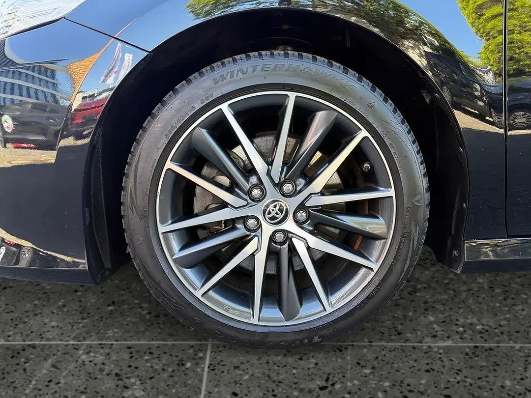 Toyota Camry Hybrid Executive - Thumbnail 14