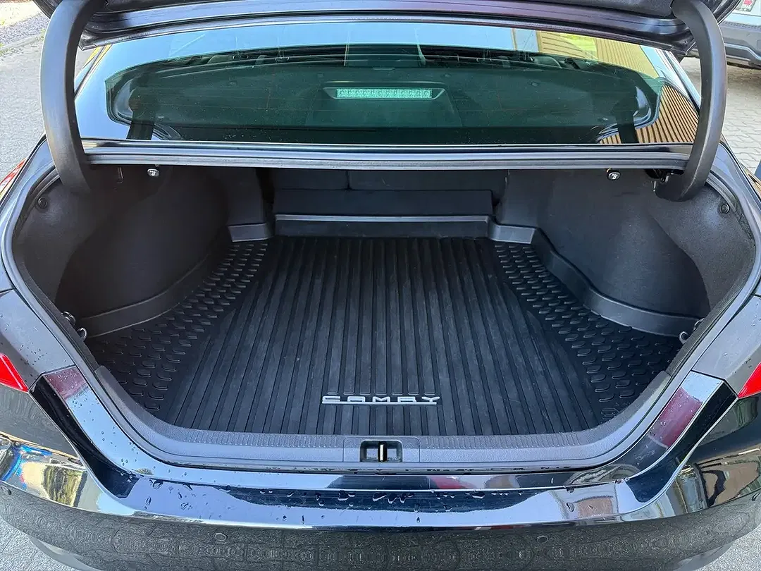 Toyota Camry Hybrid Executive - Thumbnail 16