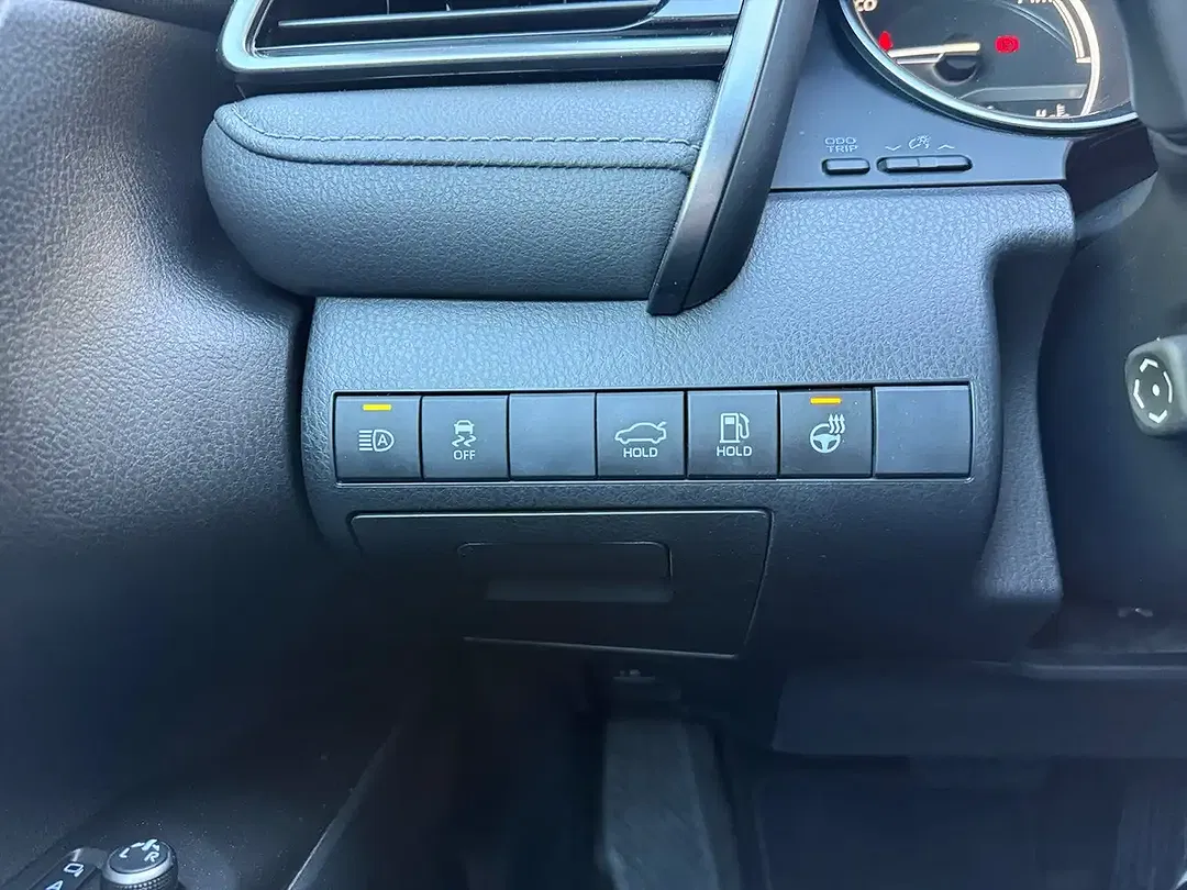 Toyota Camry Hybrid Executive - Thumbnail 18