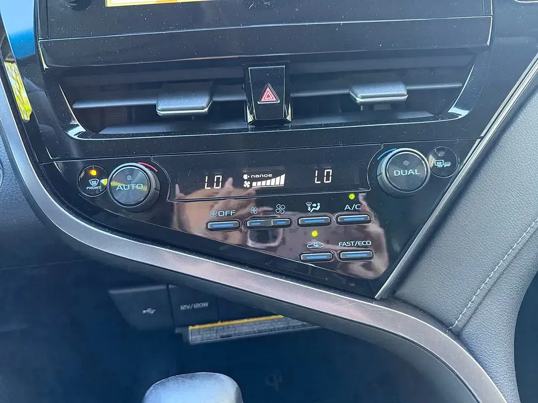 Toyota Camry Hybrid Executive - Thumbnail 21