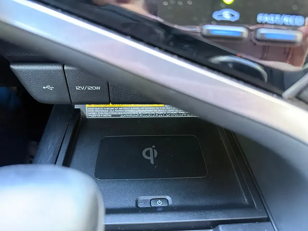 Toyota Camry Hybrid Executive - Thumbnail 22