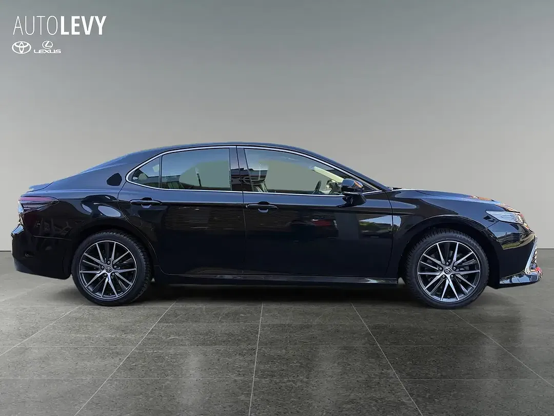 Toyota Camry Hybrid Executive - Thumbnail 6