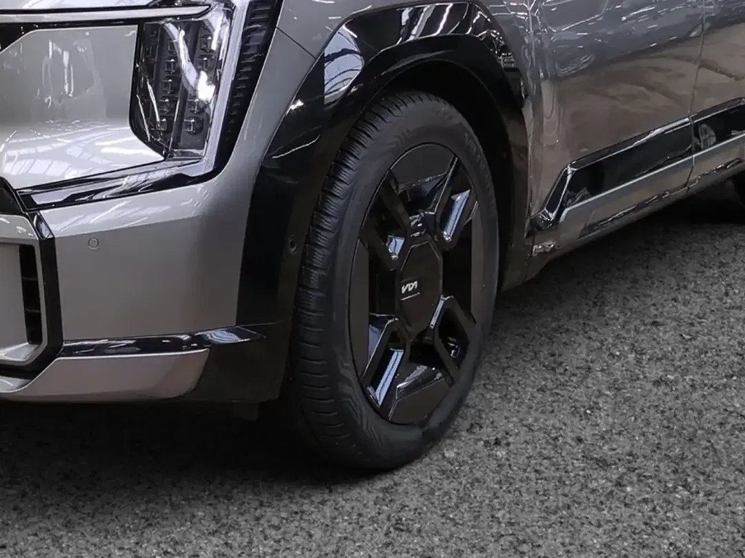 Kia EV9 4WD GT-Line Launch - Thumbnail 3