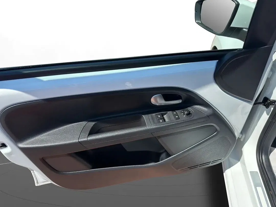 Volkswagen e-up! - Thumbnail 11