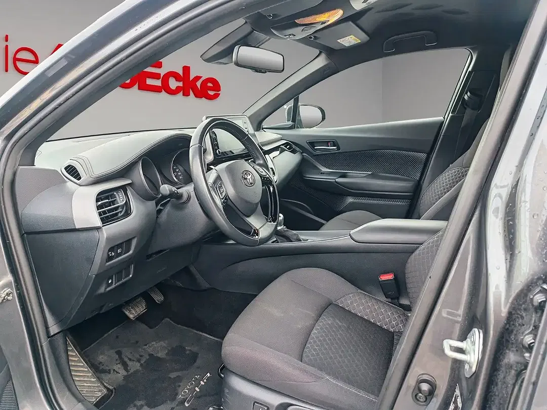 Toyota C-HR Hybrid - Thumbnail 10