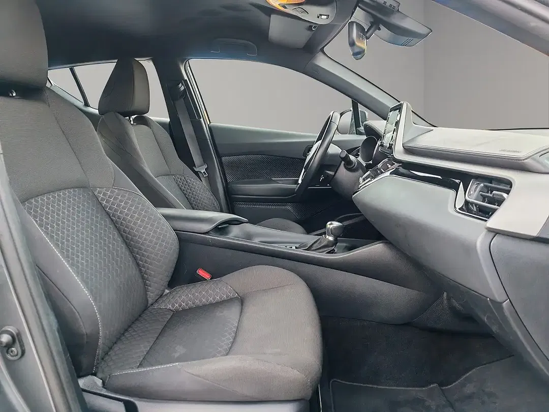 Toyota C-HR Hybrid - Thumbnail 14