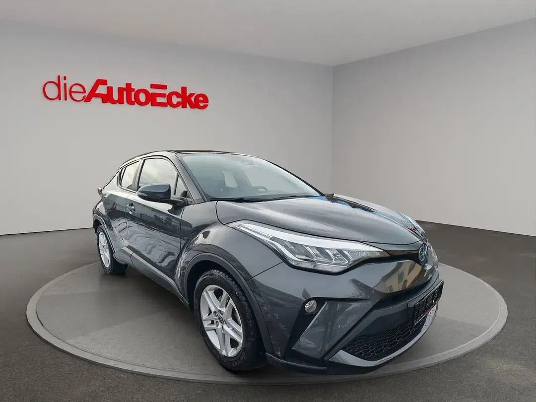 Toyota C-HR Hybrid - Thumbnail 3