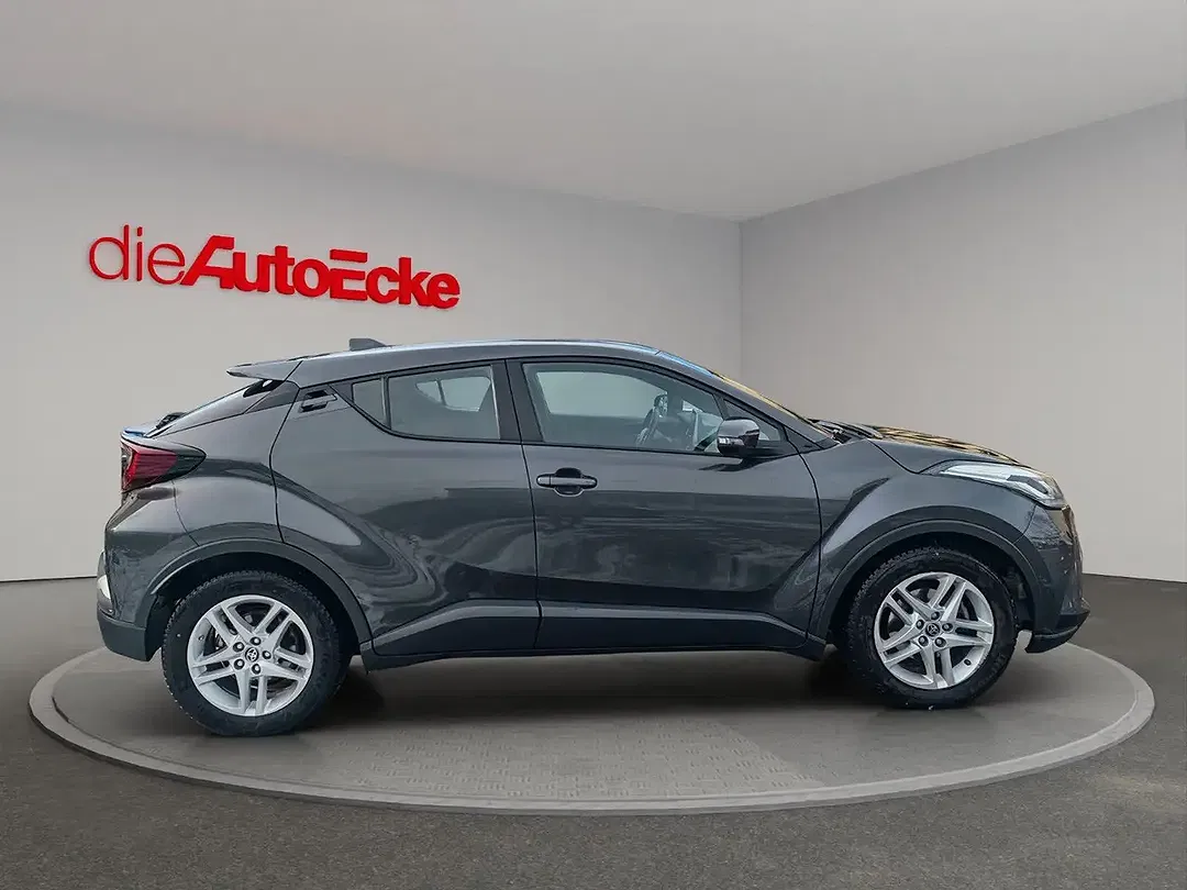 Toyota C-HR Hybrid - Thumbnail 4