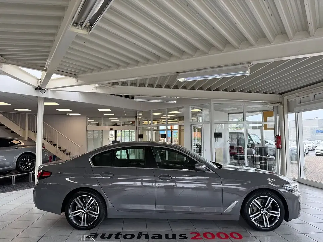 BMW 530 AUT xDrive - Thumbnail 2