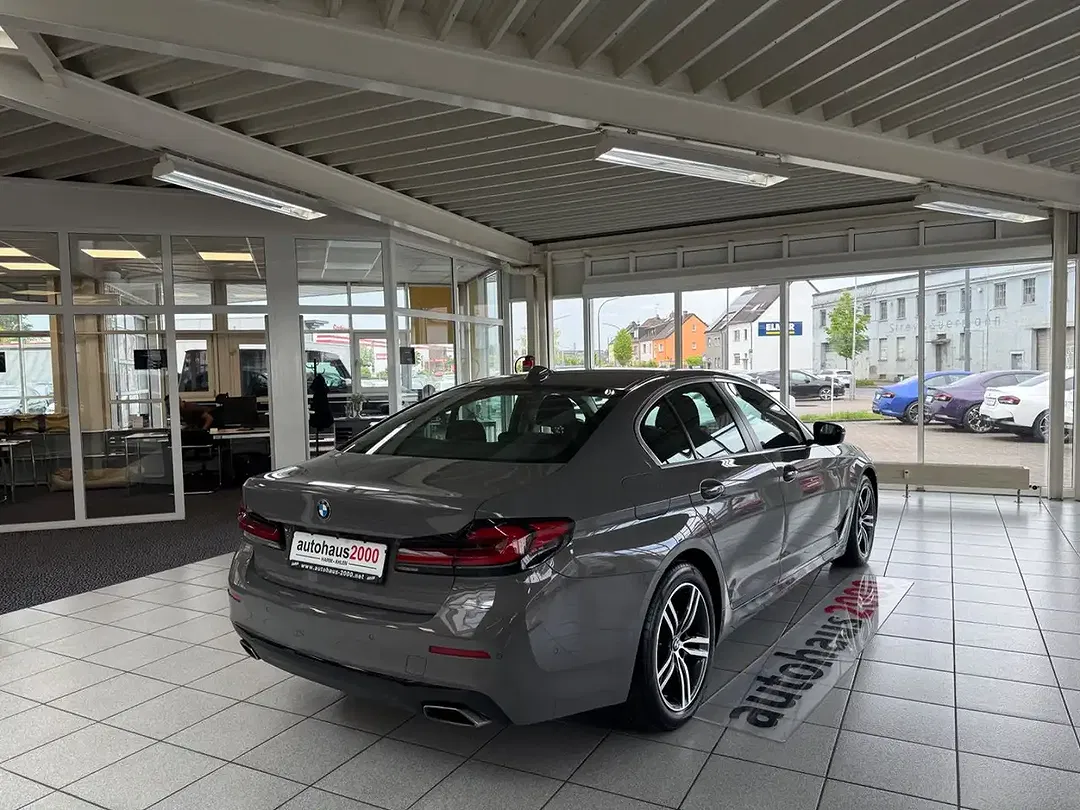 BMW 530 AUT xDrive - Thumbnail 3