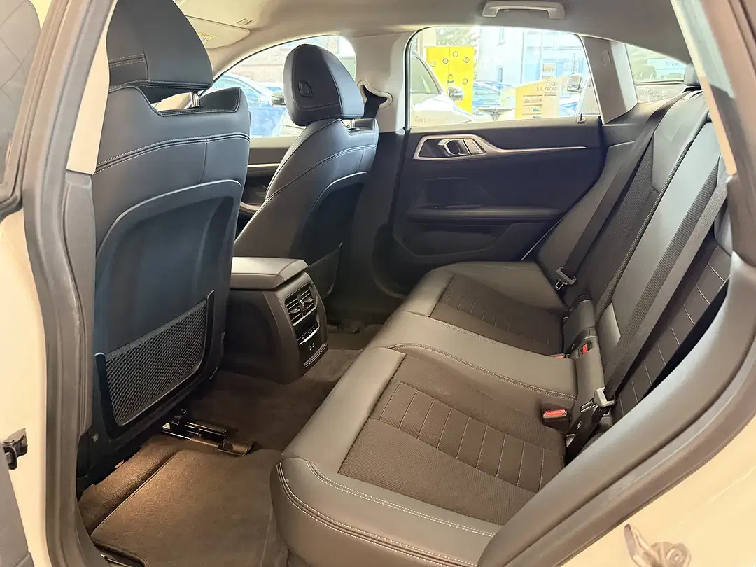 BMW i4 - Thumbnail 7