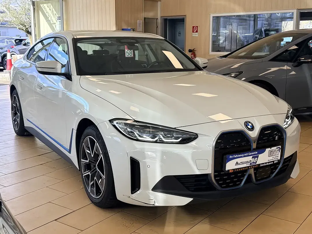 BMW i4 - foto 2