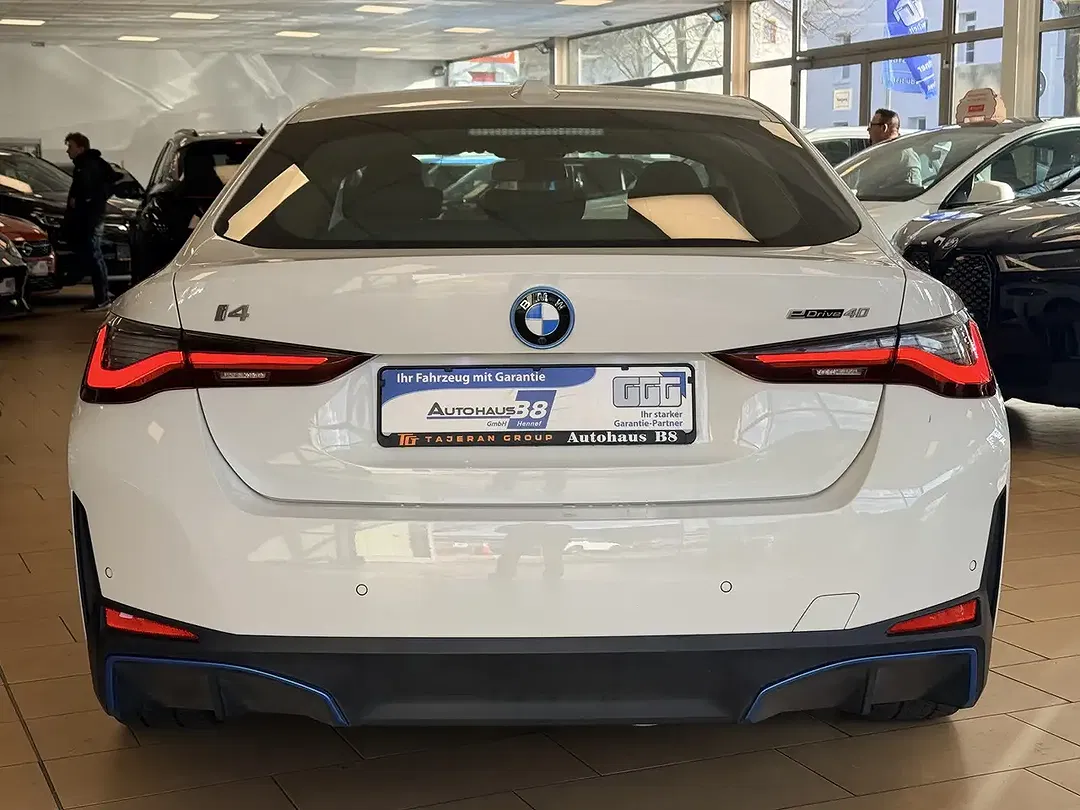 BMW i4 - Thumbnail 3