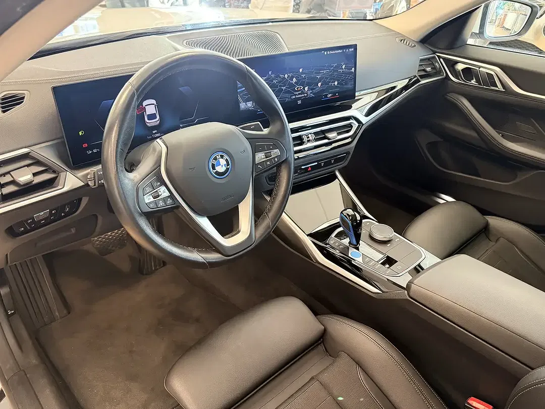 BMW i4 - Thumbnail 5