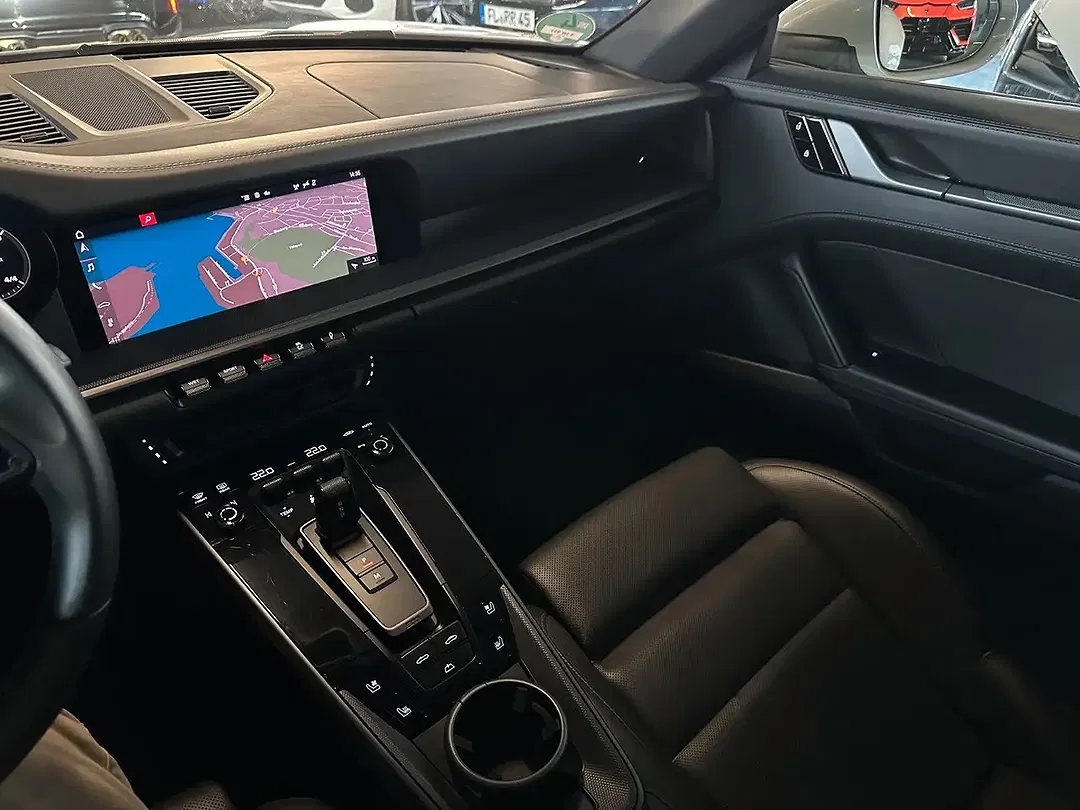 Porsche 992 Carrera Cabriolet - Thumbnail 22