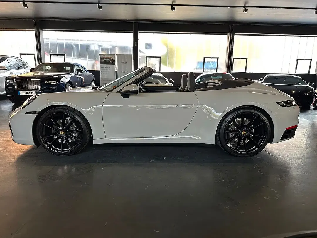 Porsche 992 Carrera Cabriolet - Thumbnail 3
