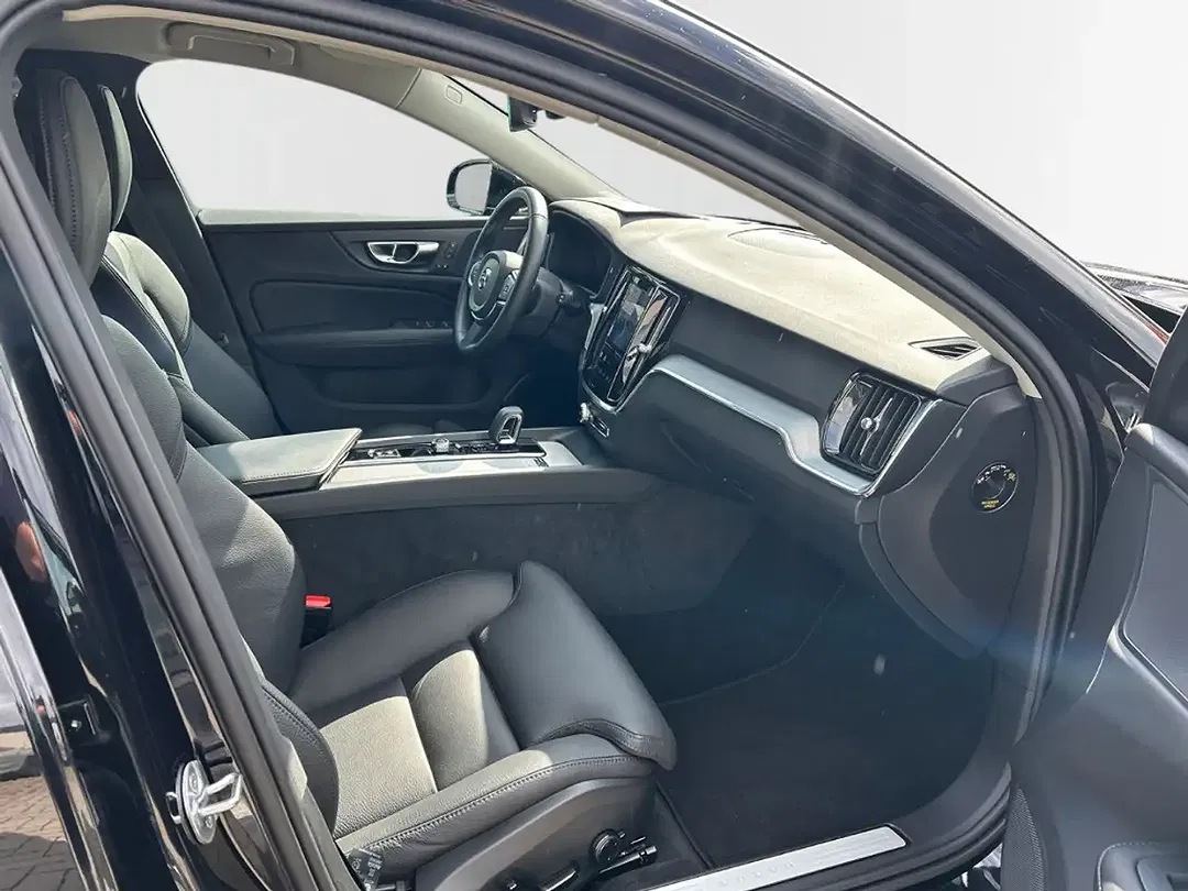Volvo V60 B4 Core - Thumbnail 3