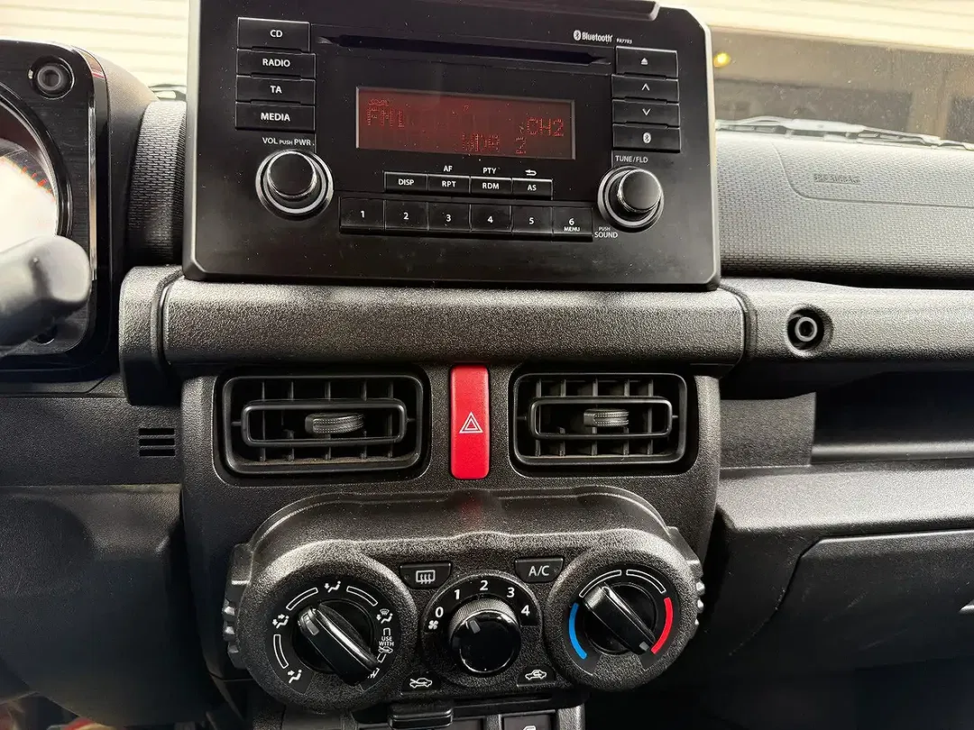 Suzuki Jimny AllGrip Comfort - foto 15