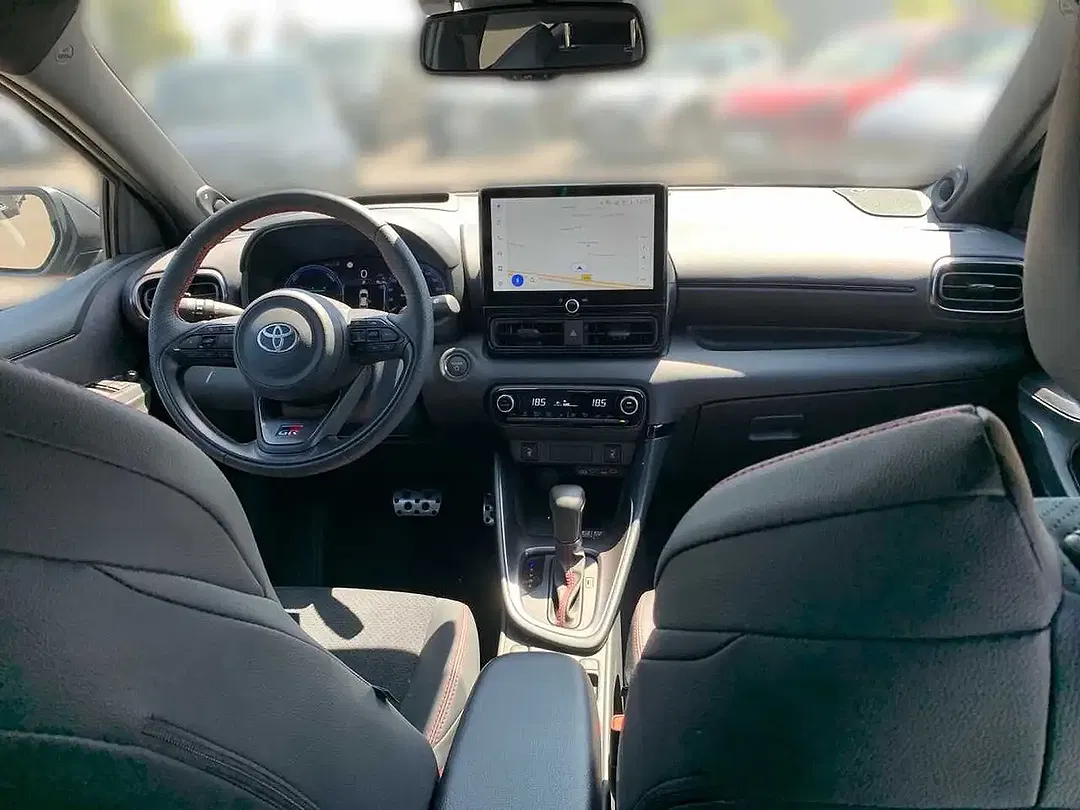 Toyota Yaris 1.5 Hybrid GR Sport - Thumbnail 8