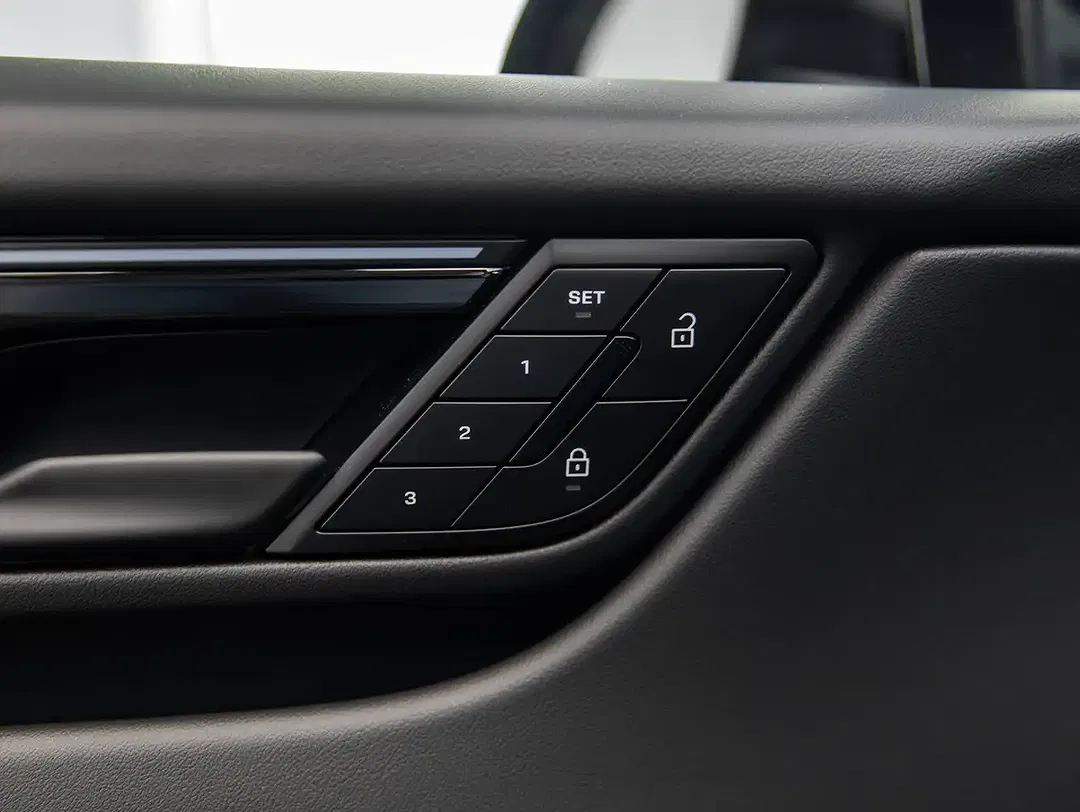 Porsche Macan - Thumbnail 34