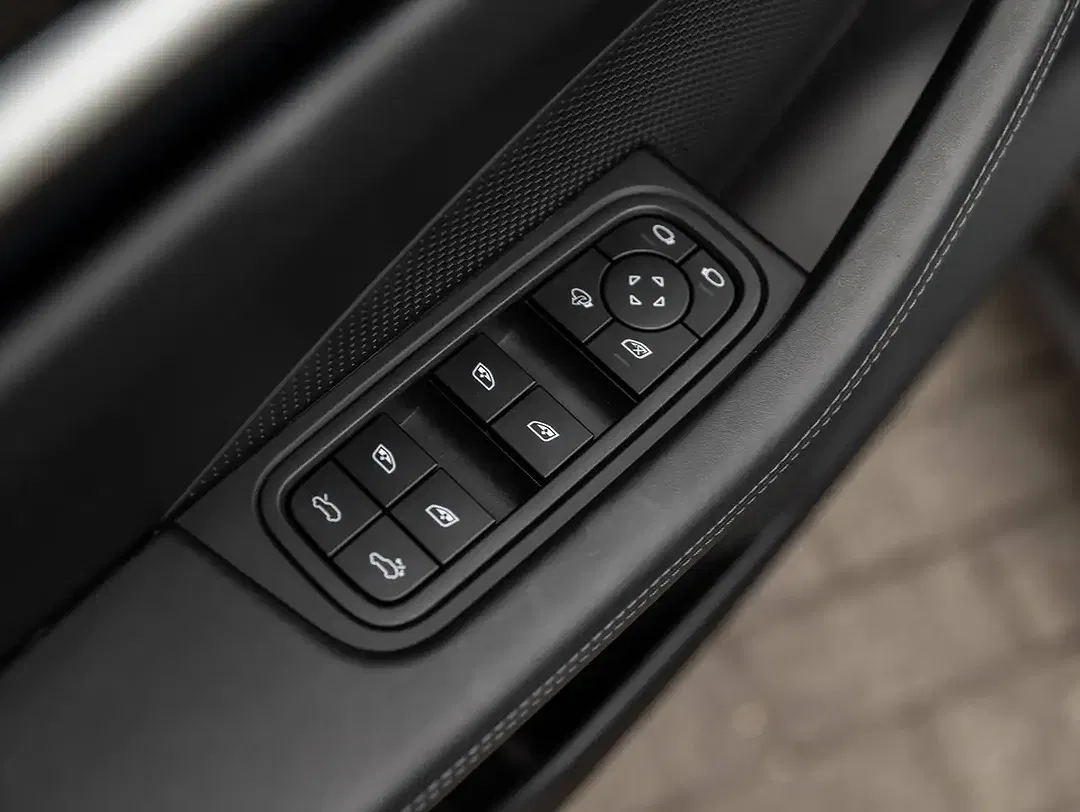 Porsche Macan - Thumbnail 35