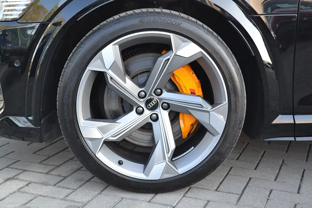 Audi SQ8 e-tron Sportback - Thumbnail 4