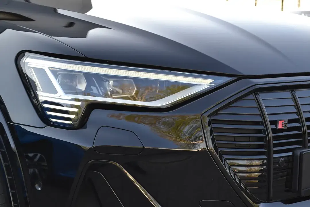 Audi SQ8 e-tron Sportback - Thumbnail 6