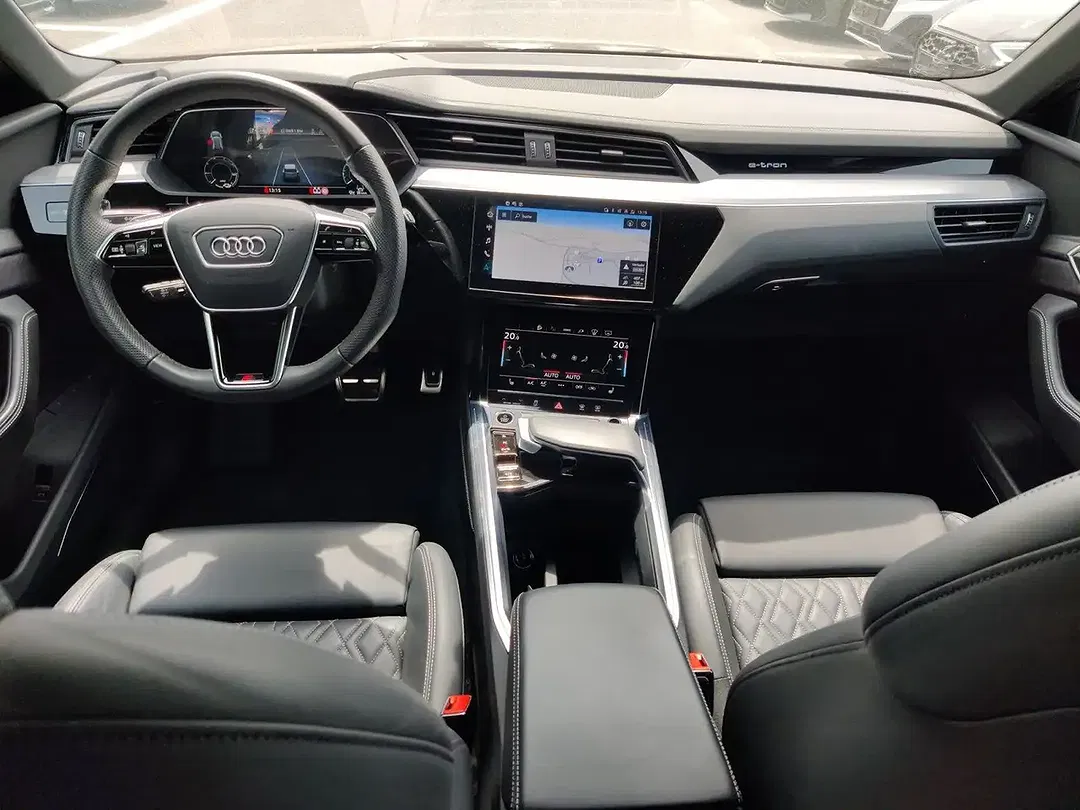 Audi Q8 e-tron 55 quattro S line - Thumbnail 10